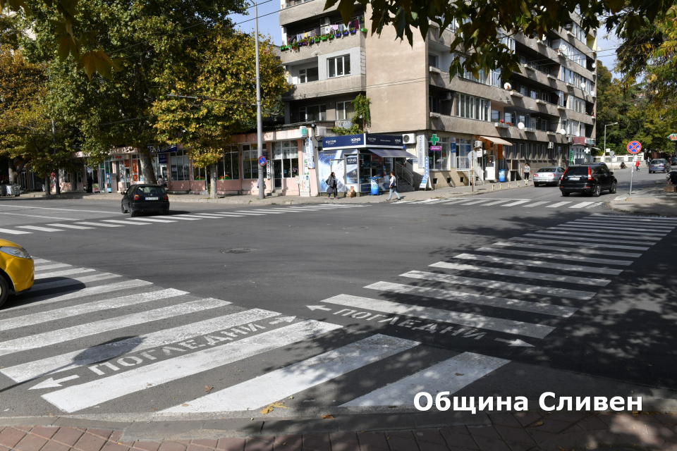 
Община Сливен направи ремонт на някои от улиците около медицински центрове в града и продължава с асфалтирането на други участъци, съобщиха от Дирекция...